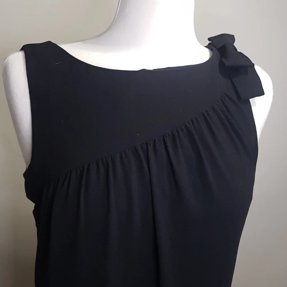 Trina Turk LBD shoulder bow detail - Picture 2 of 10